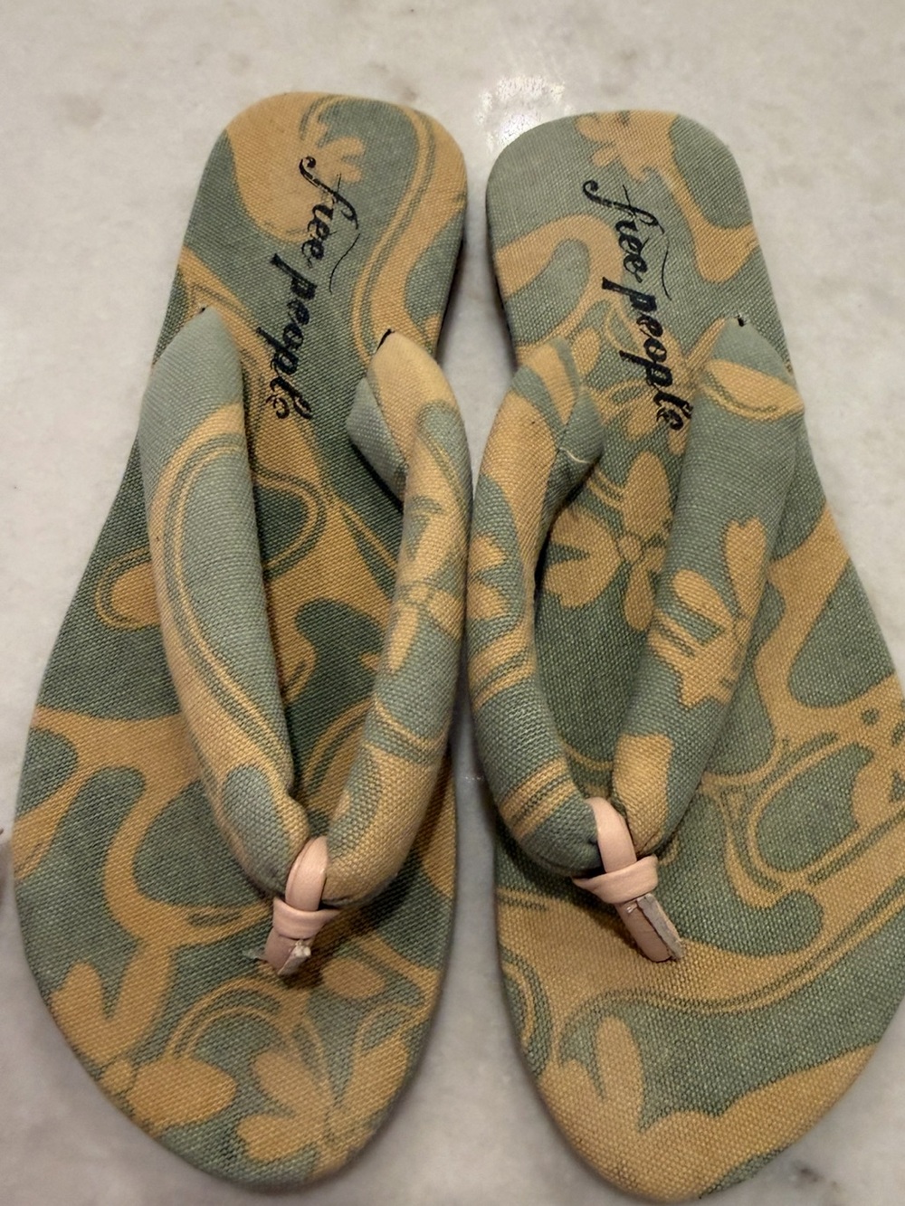 Free People Green and Tan Floral Canvas Flip Flop Sandals! 8